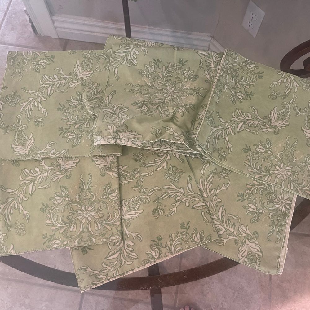Green Floral Napkins Set